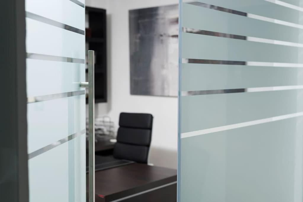 Apartment Modern Office Apartment.wifi,2a/c,luxury Fur/tures